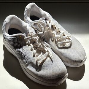 Women’s Nike White and Gray Mesh Sneakers Athletic Shoes Size 6